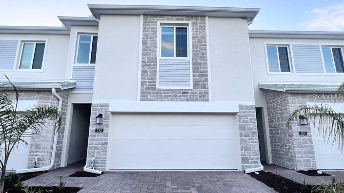 Image No.1-4 Bed Townhouse for sale