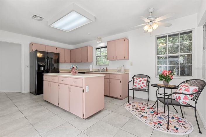 Image No.12-3 Bed Property for sale