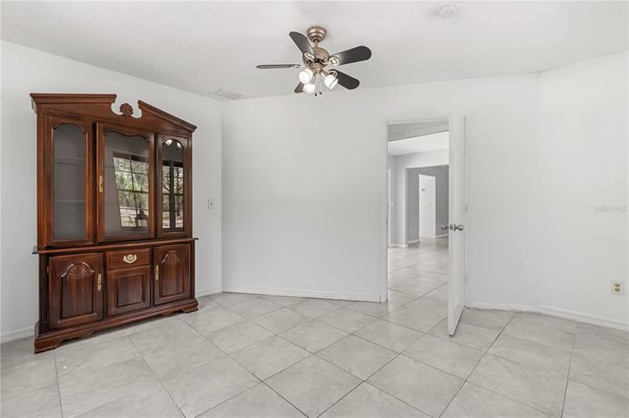 Image No.19-3 Bed Property for sale