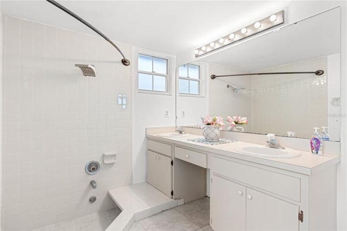 Image No.29-3 Bed Property for sale