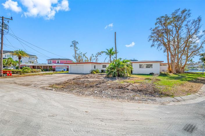 Image No.13-3 Bed Property for sale