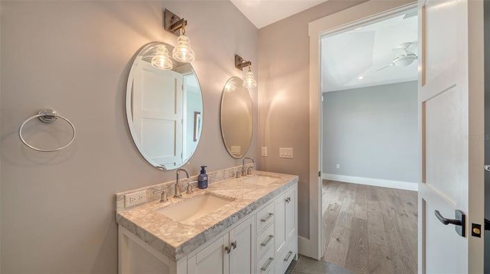 Image No.60-5 Bed Property for sale