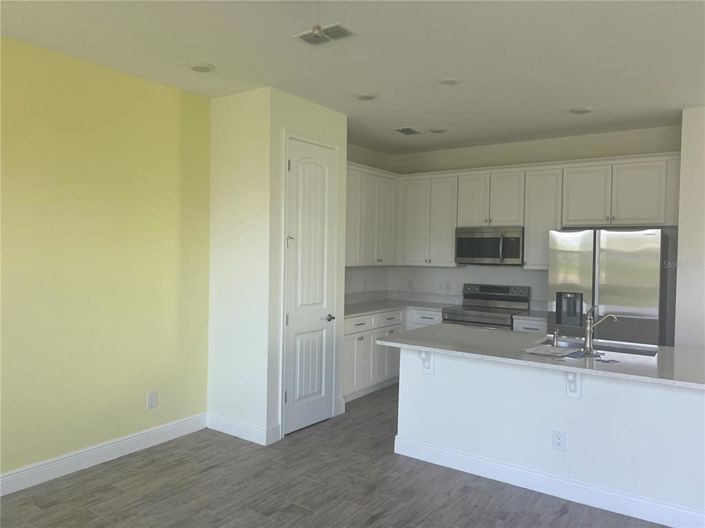 Image No.2-4 Bed Townhouse for sale