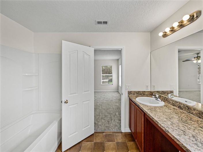 Image No.32-4 Bed Property for sale