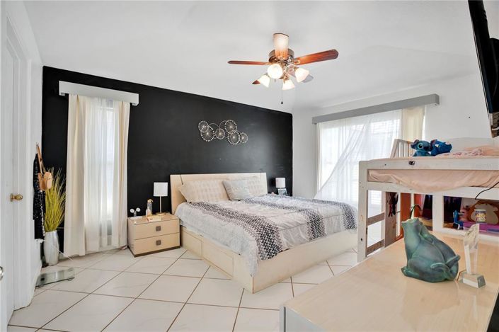 Image No.10-4 Bed Property for sale