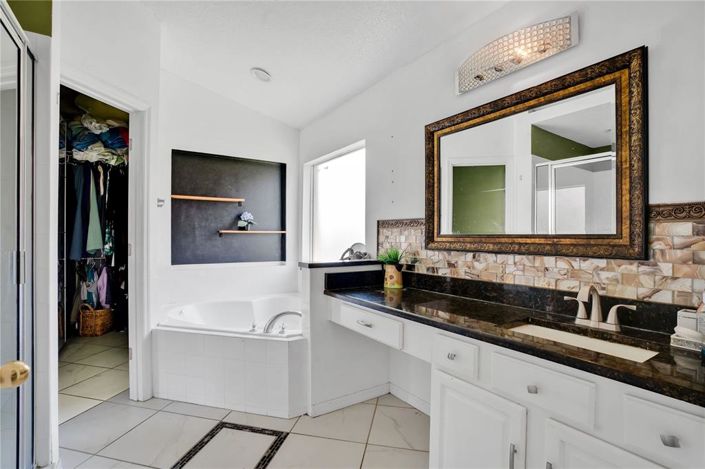 Image No.11-4 Bed Property for sale