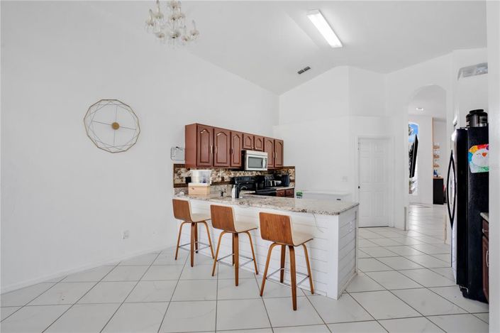 Image No.8-4 Bed Property for sale