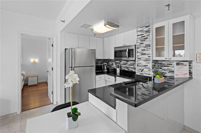 Image No.10-2 Bed Property for sale