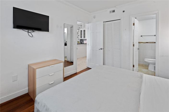 Image No.17-2 Bed Property for sale