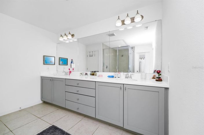 Image No.26-3 Bed Townhouse for sale