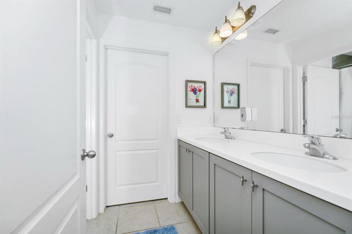 Image No.28-3 Bed Townhouse for sale