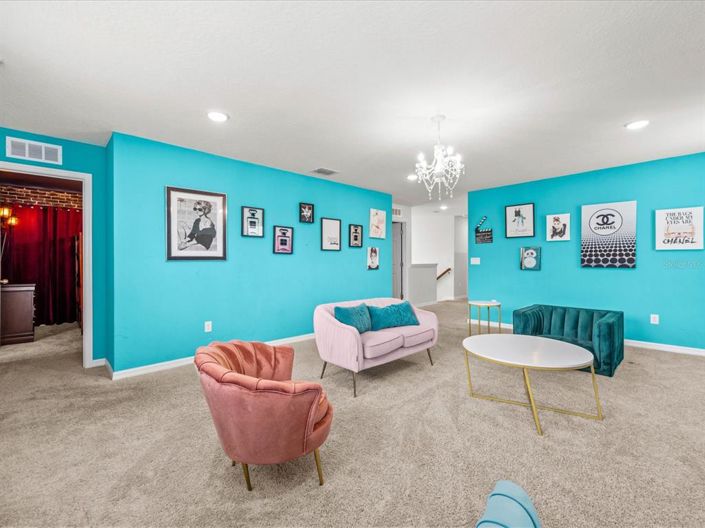 Image No.17-7 Bed Property for sale