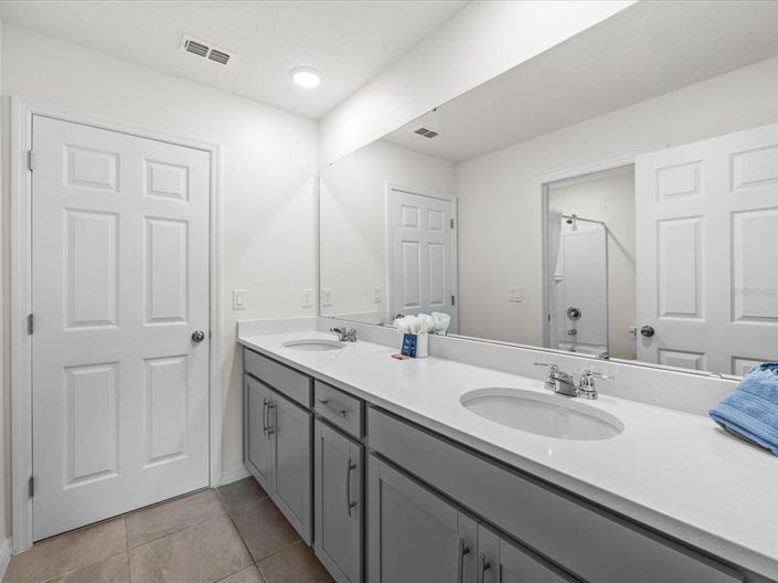 Image No.20-7 Bed Property for sale