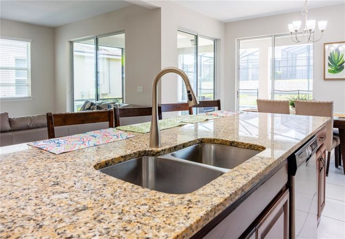 Image No.13-6 Bed Property for sale