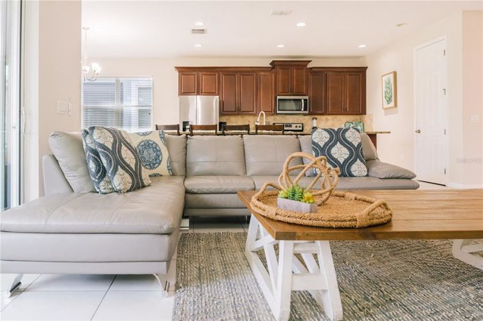 Image No.2-6 Bed Property for sale