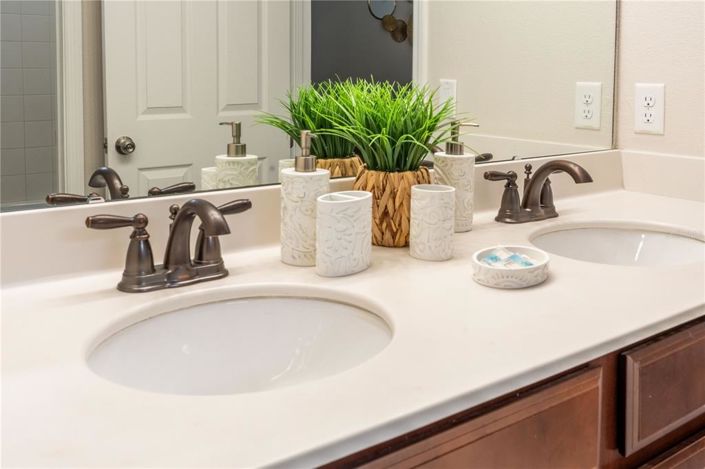 Image No.41-6 Bed Property for sale