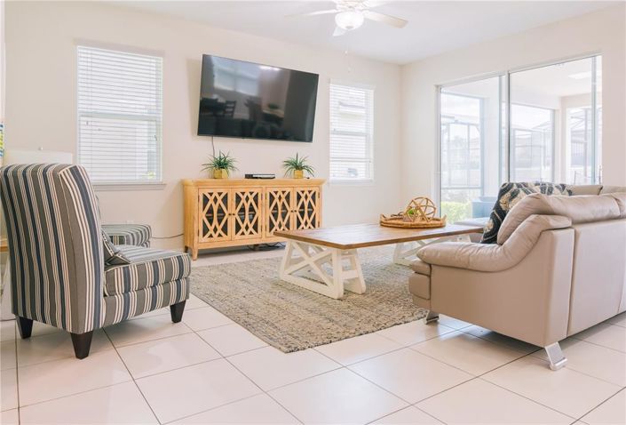 Image No.5-6 Bed Property for sale