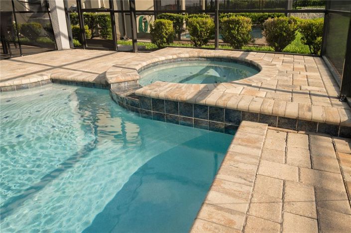 Image No.55-6 Bed Property for sale