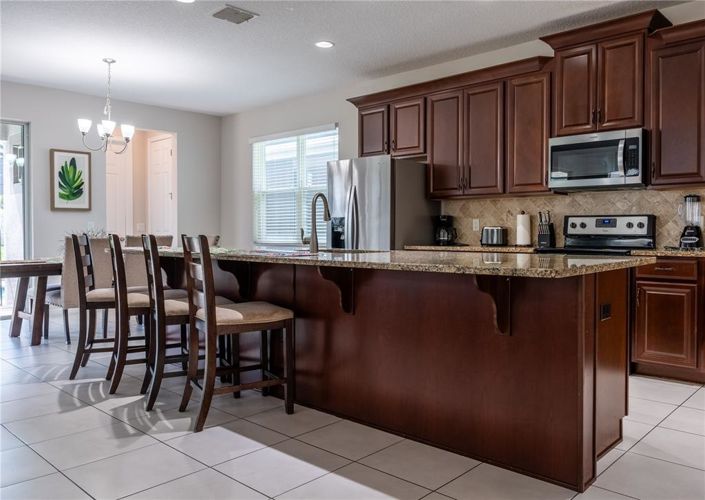 Image No.8-6 Bed Property for sale