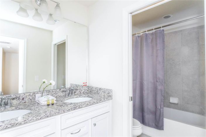 Image No.32-5 Bed Townhouse for sale