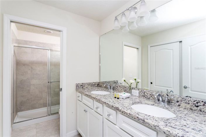 Image No.45-5 Bed Townhouse for sale