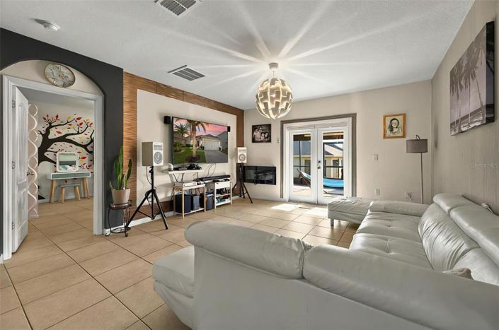 Image No.10-3 Bed Property for sale