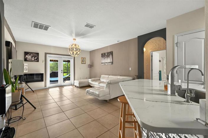 Image No.8-3 Bed Property for sale