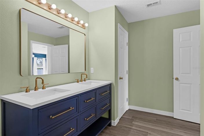 Image No.36-3 Bed Property for sale