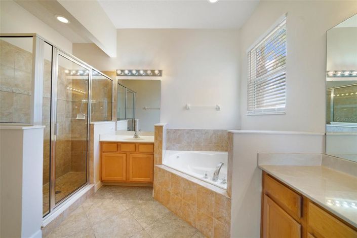 Image No.26-4 Bed Property for sale