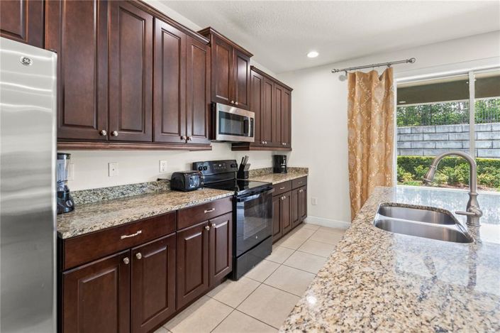 Image No.12-5 Bed Property for sale