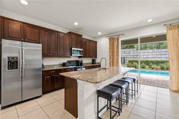 Image No.15-5 Bed Property for sale