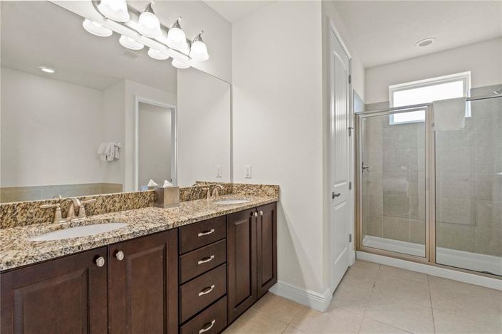 Image No.32-5 Bed Property for sale