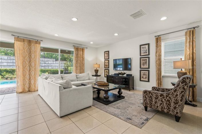 Image No.8-5 Bed Property for sale