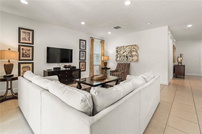 Image No.9-5 Bed Property for sale