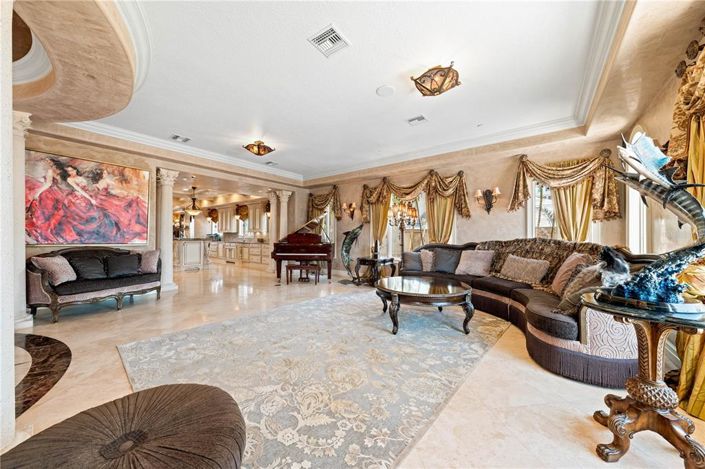 Image No.11-5 Bed Property for sale