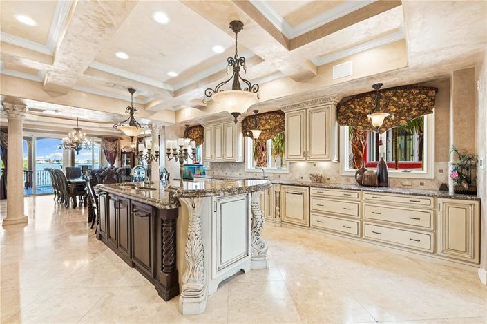 Image No.13-5 Bed Property for sale