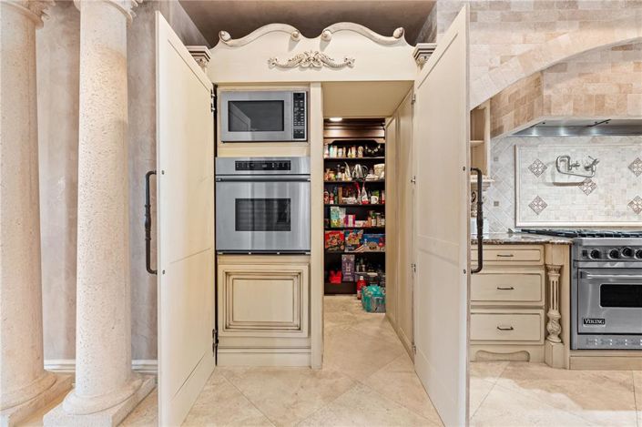 Image No.18-5 Bed Property for sale