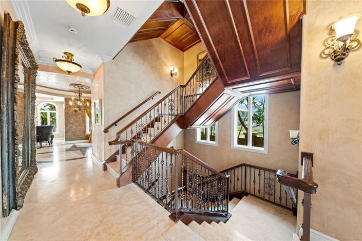 Image No.24-5 Bed Property for sale