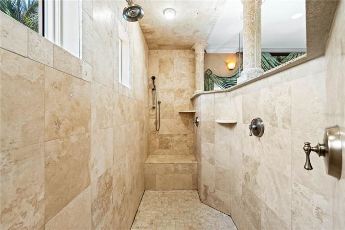 Image No.33-5 Bed Property for sale