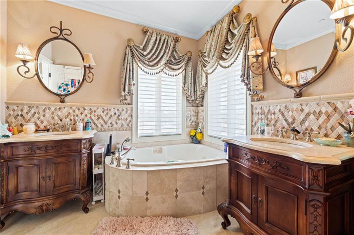 Image No.43-5 Bed Property for sale