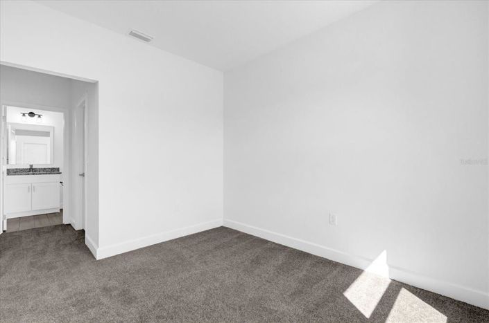 Image No.22-4 Bed Townhouse for sale