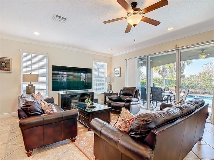 Image No.14-5 Bed Property for sale