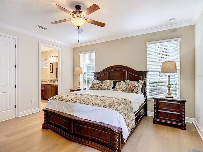 Image No.18-5 Bed Property for sale