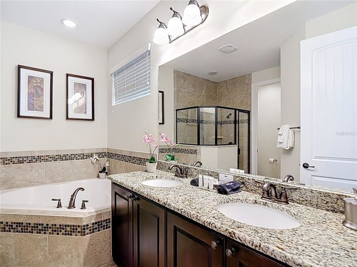 Image No.21-5 Bed Property for sale