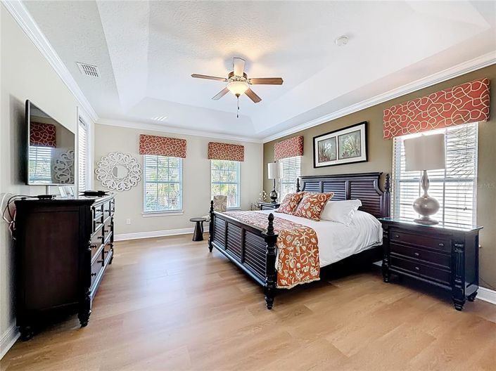 Image No.37-5 Bed Property for sale