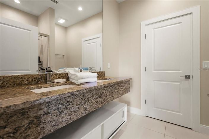 Image No.18-4 Bed Townhouse for sale