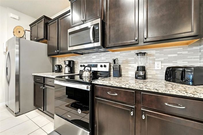 Image No.17-7 Bed Property for sale