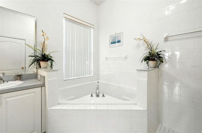 Image No.35-7 Bed Property for sale