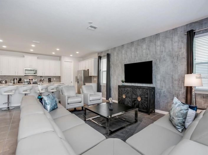 Image No.11-9 Bed Property for sale