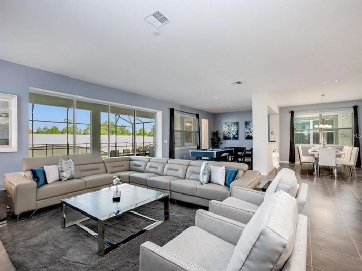 Image No.13-9 Bed Property for sale